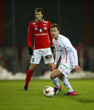 Helsingborgs Arnor Smarason med Kalmars Tor Öyvind Hovda i