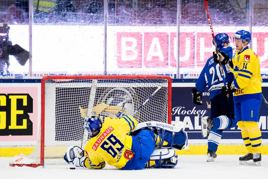 Sveriges målvakt Oscar Alsenfelt och Tim Heed deppar
