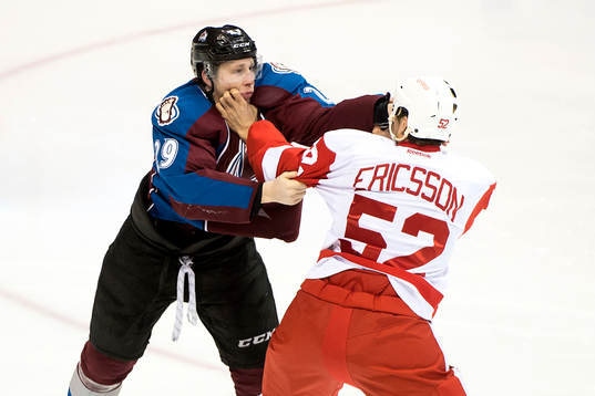 Colorados Nathan MacKinnon i slagsmål med Detroits