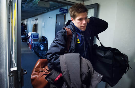 Sveriges Robert Rosén lämnar arenan