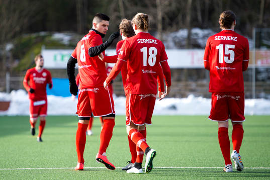 Utsiktens Luka Mijaljevic jublar