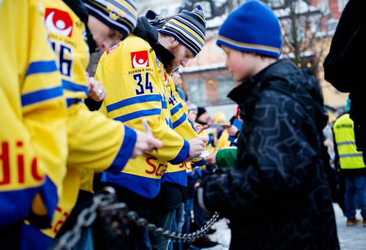 Jonas Junland och hela svenska landslaget i ishockey var