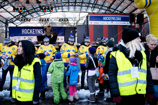 Svenska landslaget i ishockey var på plats och skrev