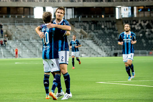 Djurgårdens Daniel Berntsen och Jesper Arvidsson jublar