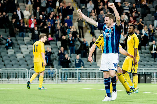 Djurgårdens James Keene jublar
