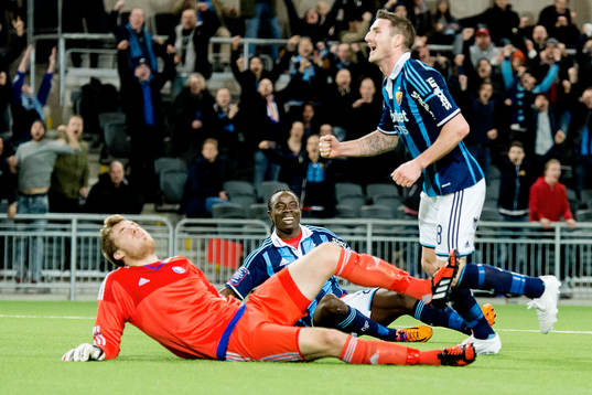 Djurgårdens James Keene och Sam Johnson jublar