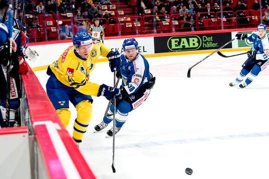 Sveriges Nicklas Danielsson och Finlands Jesse Saarinen