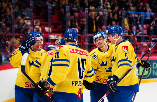 Sveriges Nicklas Danielsson jublar