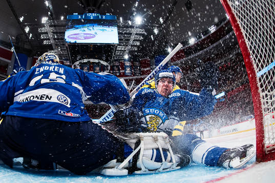 Finlands Teemu Ramstedt kraschar in i mål