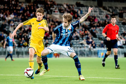 Helsingfors Roni Peiponen och Djurgårdens Daniel Berntsen