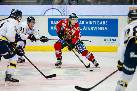 Frölundas Mathis Olimb med pucken