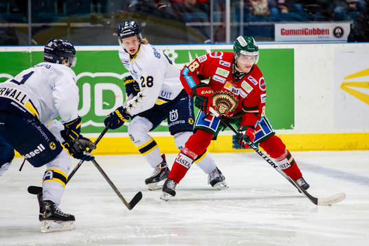 Frölundas Andreas Johnson med pucken