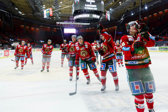 Frölundas spelare tackar publiken