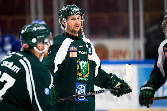 Färjestads Rickard Wallin före ishockeymatchen i SHL