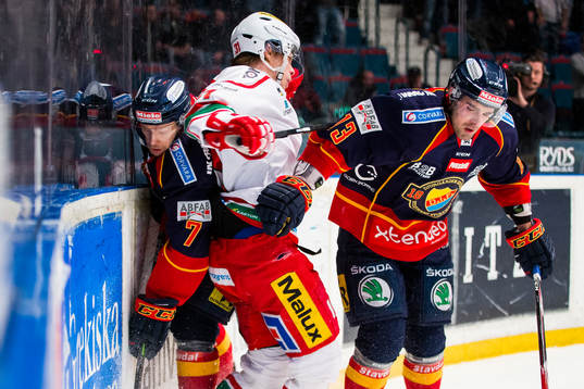 Djurgårdens Sebastian Lauritzen (v) och Djurgårdens