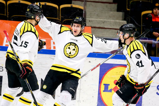 Brynäs Bill Sweatt , Simon Bertilsson  och Greg Scott