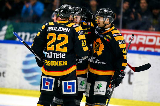 Skellefteås Tim Heed och Janne Pesonen jublar