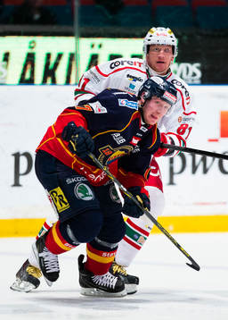 Djurgårdens Henrik Eriksson och Modos Marcel Hossa