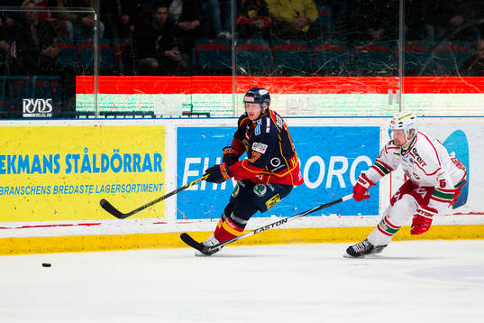 Djurgårdens Henrik Eriksson och Modos Jonas Ahnelöv i