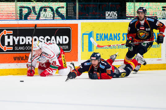 Modos Samuel Påhlsson och Djurgårdens Joakim Eriksson