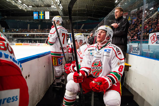 Modos Marcel Hossa i avbytarbåset