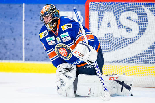 Växjös målvakt Cristopher Nihlstorp grinar illa