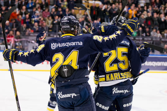 s Erik Christensen och Mattias Karlsson jublar