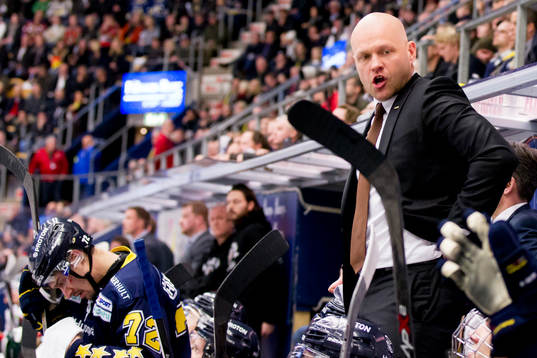 s tränare Andreas Johansson missnöjd med domslut