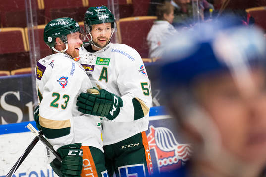 Färjestads Martin Röymark och Rickard Wallin jublar