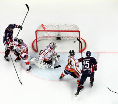 Mål 3-2 av Linköpings Kent McDonell utanför bild förbi