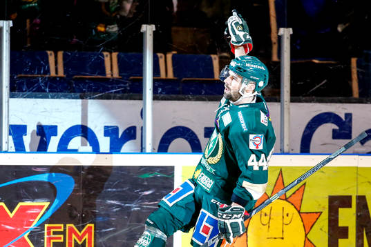 Färjestads Milan Gulas jublar
