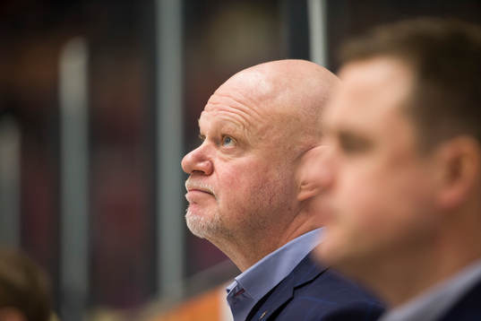 Linköpingatränare Roger Melin ser fundersam ut
