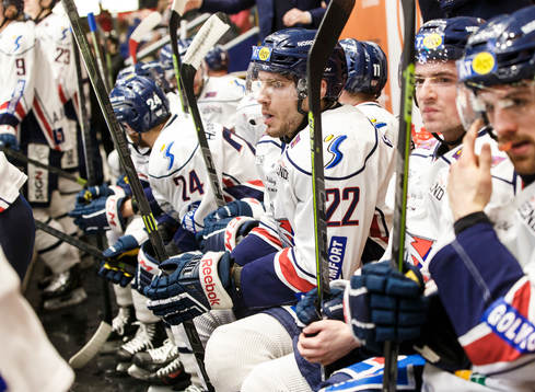Linköpings Mattias Sjögren deppar i båset