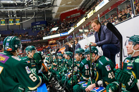 Färjestads Färjestads ass.tränare Leif Carlsson coacher