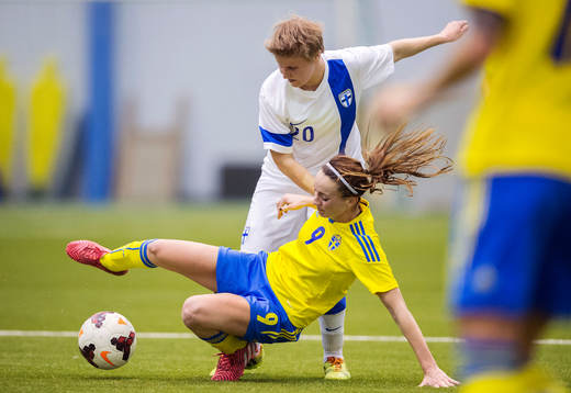 Sveriges Kosovare Asllani och Finlands Linda Ruutu