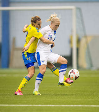 Sveriges Charlotte Rohlin och Finlands Adelina Engman
