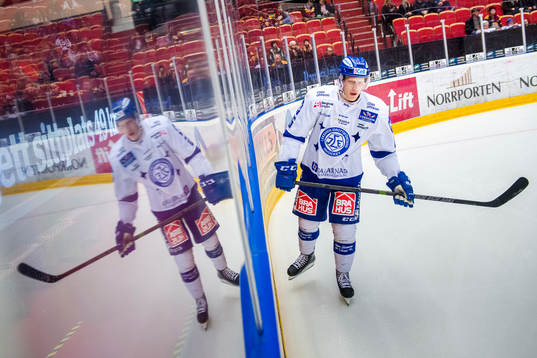 Leksands Toni Kähkönen före ishockeymatchen i SHL mellan