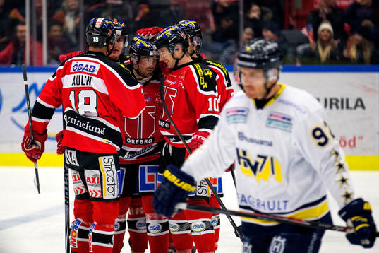 Örebros Tomas Skogs jublar