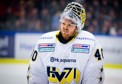 s målvakt Erik Ersberg deppar