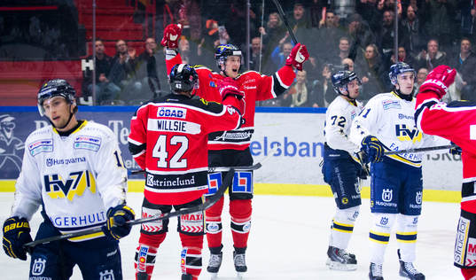 Örebros Mikko Lehtonen gör 3-0 och jublar med Brian
