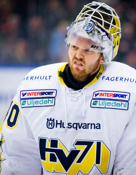 s målvakt Erik Ersberg deppar