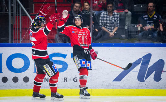 Örebros Derek Ryan gör 4-0 och jublar
