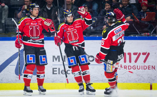 Örebros Derek Ryan gör 4-0 och jublar