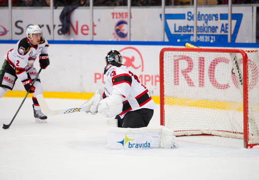 Malmö Redhawks målvakt Niko Hovinen släpper in 4-2 målet
