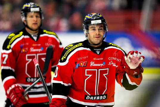 Örebros Derek Ryan jublar