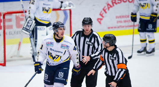 s Chris Campoli är arg och skriker