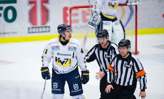 s Chris Campoli är arg och skriker