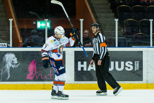 Växjös Jeff Tambellini lägger straffen mot Modos