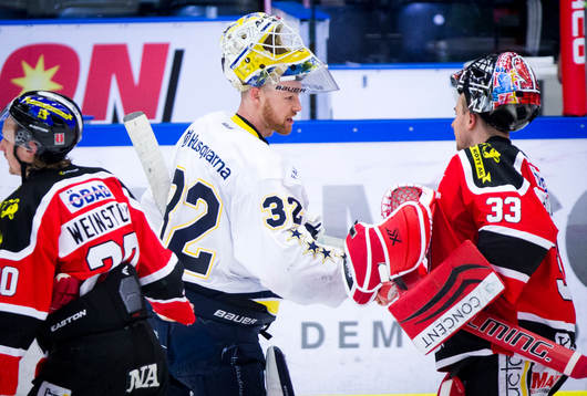 s målvakt Gustaf Wesslau och Örebros målvakt Julius