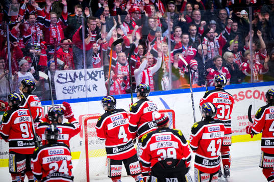 Örebrojubel framför hemmafansen